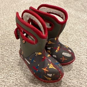 BOG airplane boots